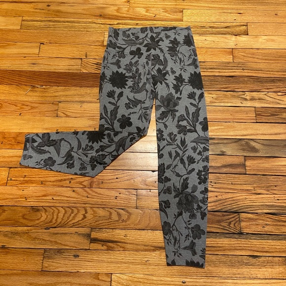 Old Navy Pants - Old Navy Active Floral Leggings